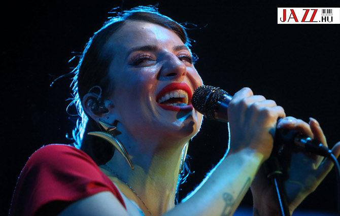 A 2025-ös kaleidoszkóp blues – április