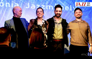 Meg&eacute;rett az Alma: &uacute;j zenekar, &uacute;j hangz&aacute;s &ndash; az AppleBlue